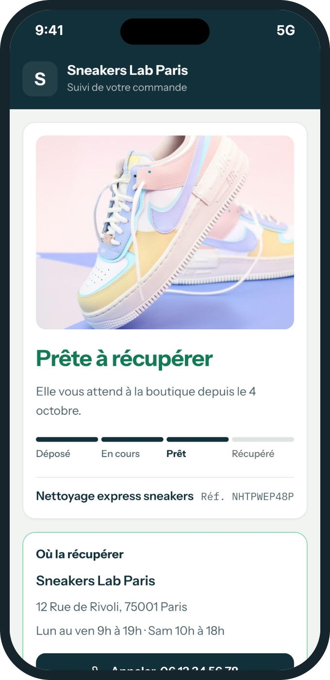 Page de suivi d'une commande prête : la photo des baskets nettoyées, « Prête à récupérer », l'adresse et les horaires de la boutique.